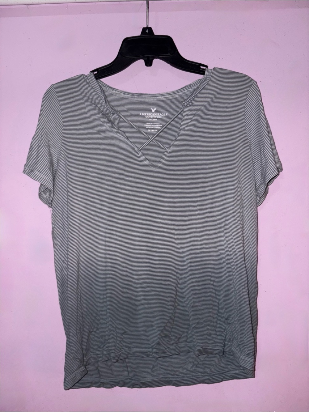 American Eagle Outfitters Light Gray Striped V-Neck Short Sleeve Tee